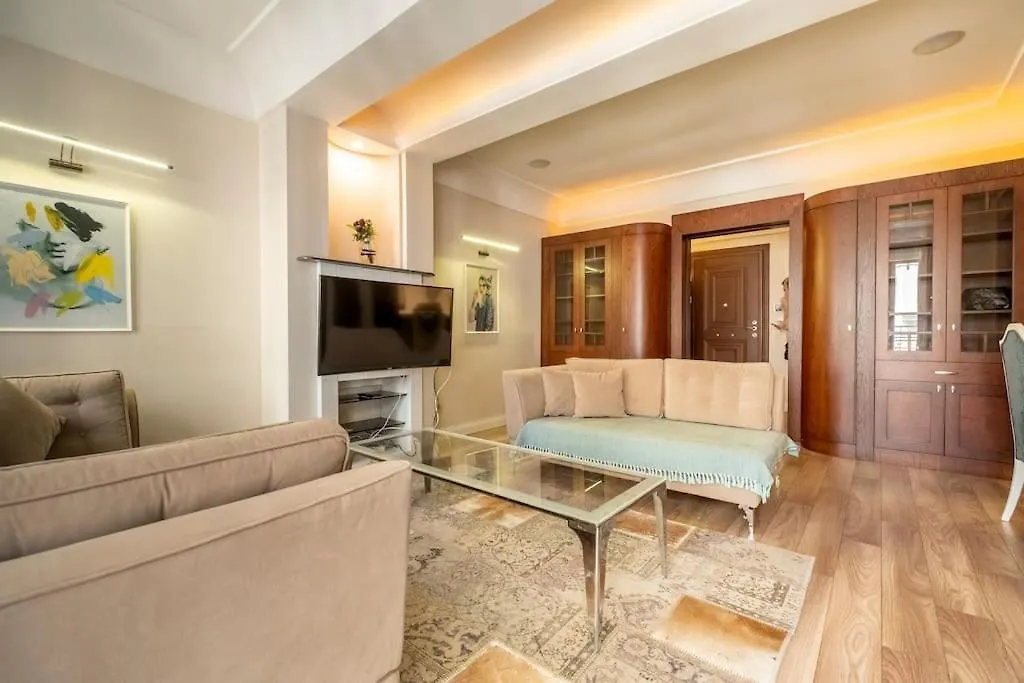 Spacious Apartment, 1-Min To Taksim Square Istanbul